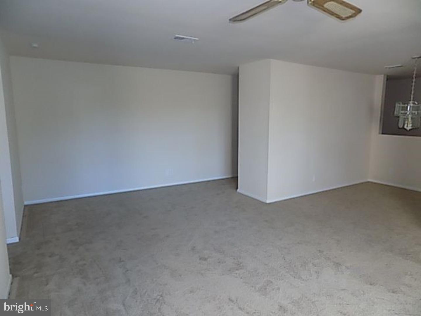 1475 Mt Holly Road, Unit F8 Edgewater Park, NJ 08010 - Photo 5 of 14 Great Room