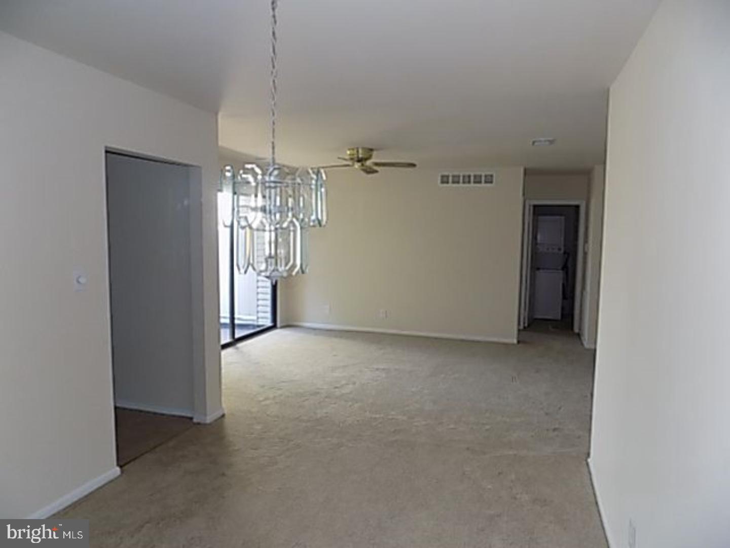 1475 Mt Holly Road, Unit F8 Edgewater Park, NJ 08010 - Photo 6 of 14 Great Room
