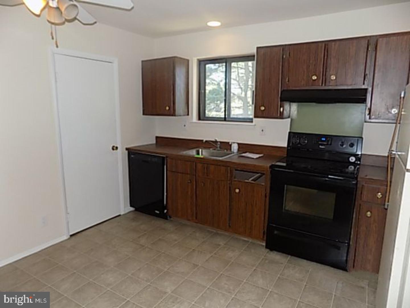 1475 Mt Holly Road, Unit F8 Edgewater Park, NJ 08010 - Photo 9 of 14 Kitchen