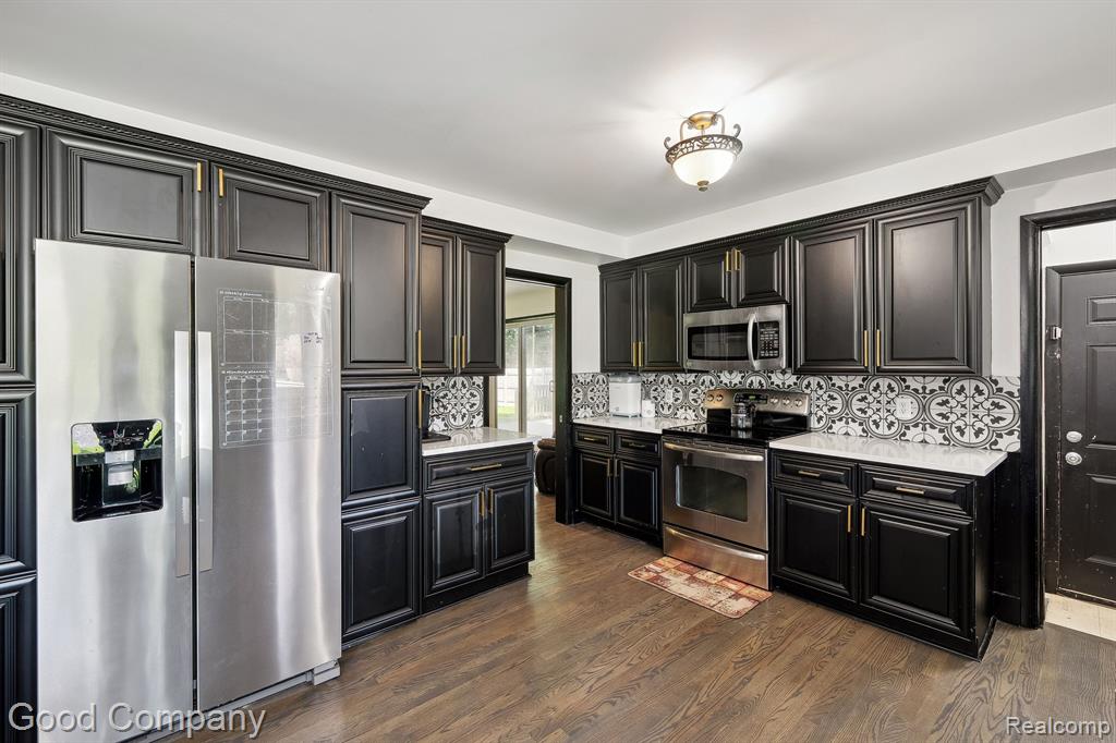 32115 Bonnet Hill Road Farmington Hills, MI 48334 - Photo 11 of 41