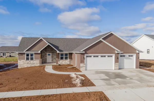 $599,900 | 5735 North Acadia Drive, Appleton, WI 54913