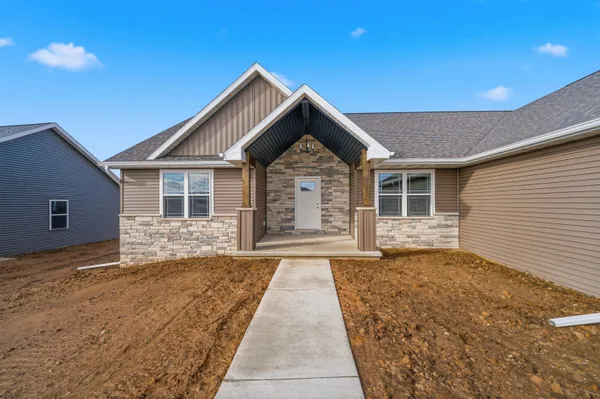 $599,900 | 5735 North Acadia Drive, Appleton, WI 54913