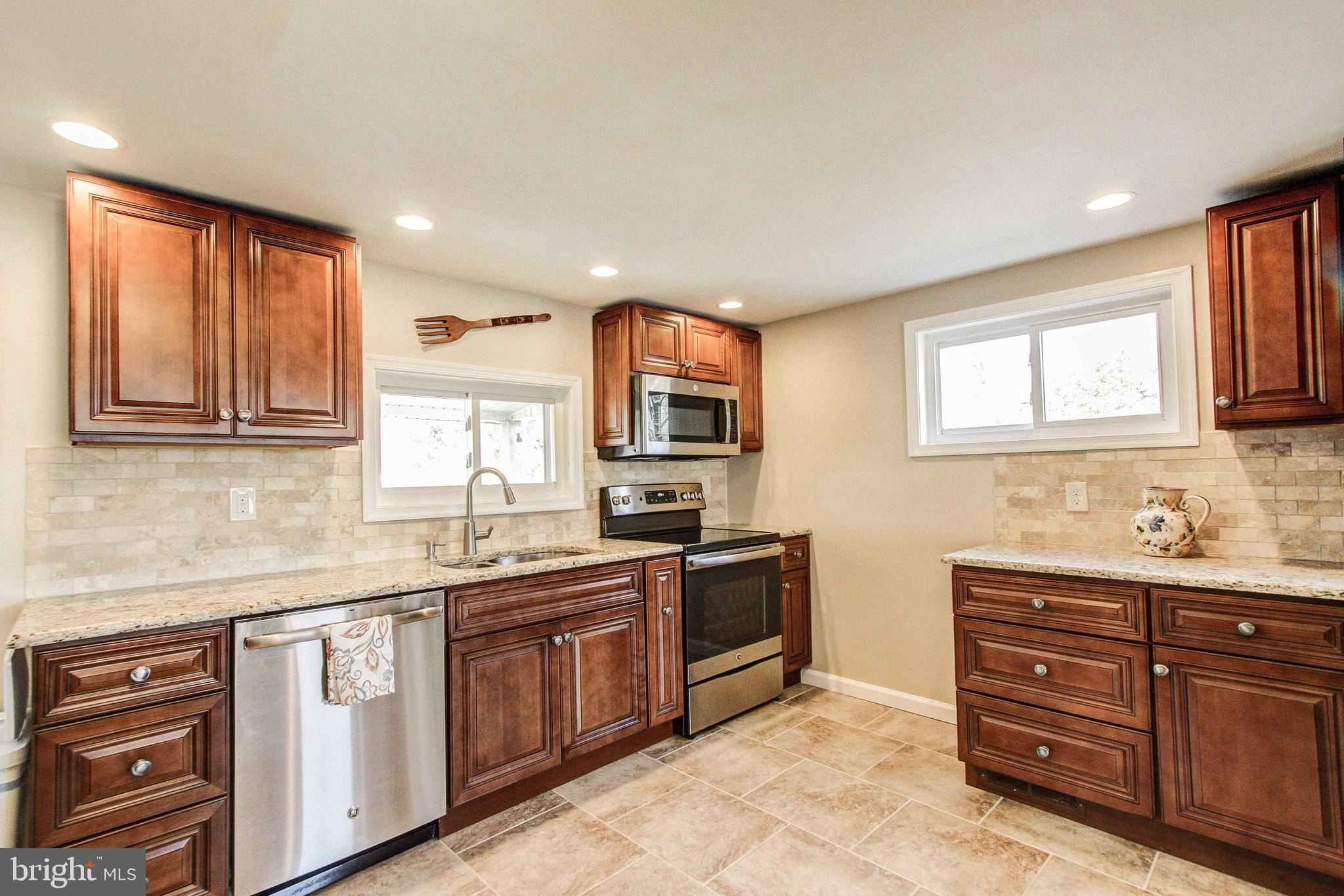 10 Latchstring Lane Hatboro, PA 19040 - Photo 18 of 32 Kitchen
