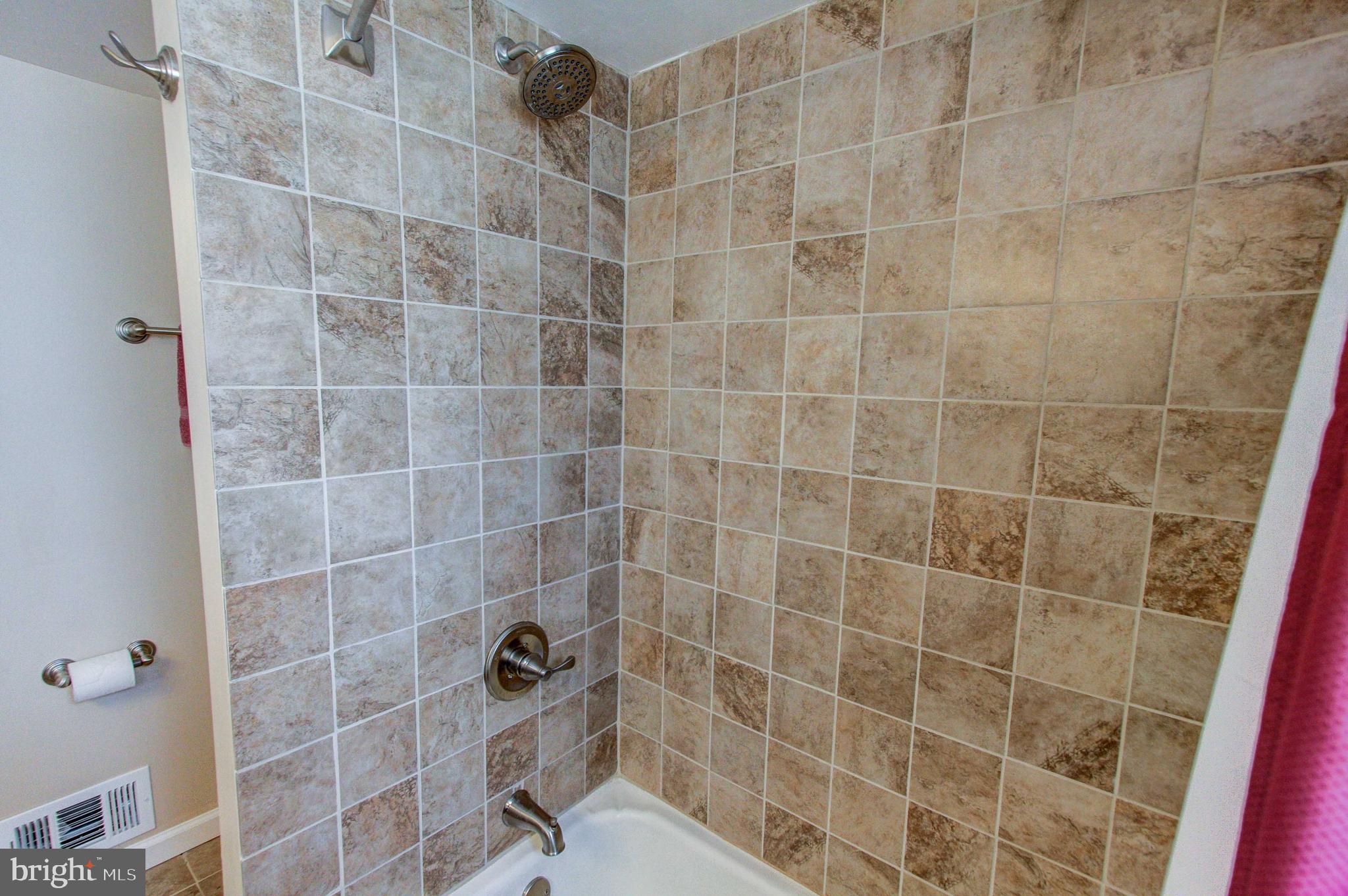 10 Latchstring Lane Hatboro, PA 19040 - Photo 22 of 32 Tub/Shower