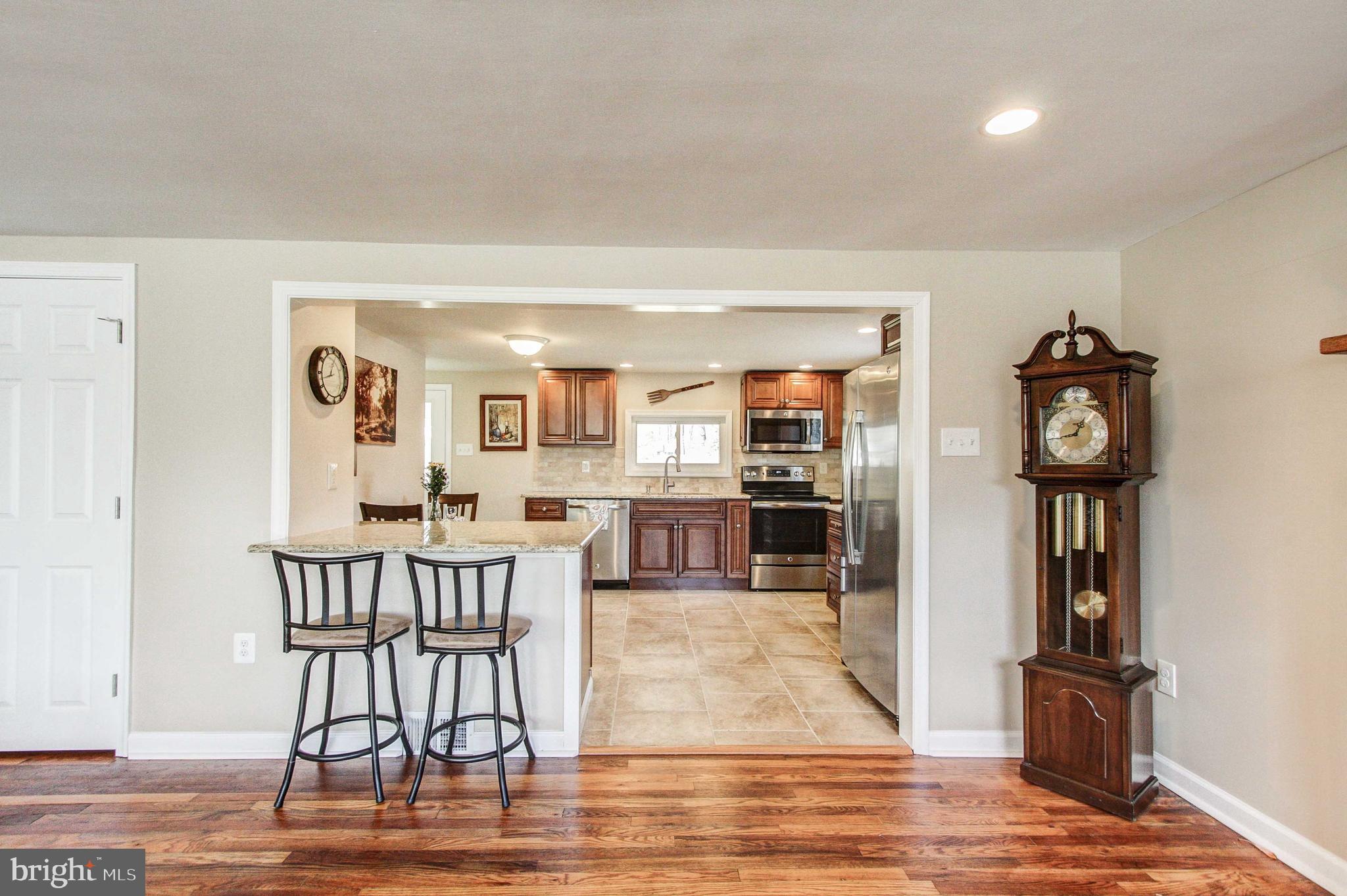 10 Latchstring Lane Hatboro, PA 19040 - Photo 8 of 32 Kitchen Bar