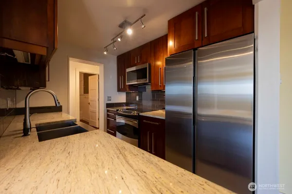 $4,695 | 7 Highland Drive, Unit 301, Seattle, WA 98109