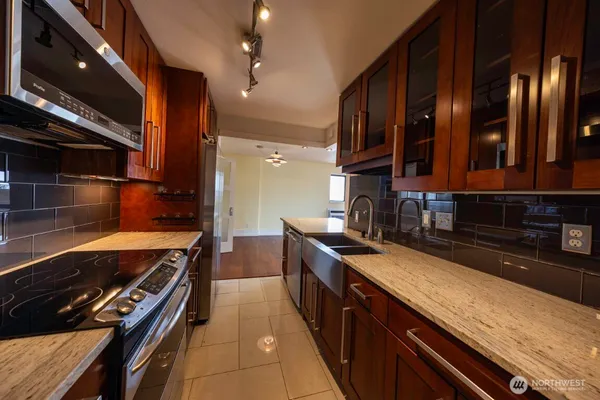 $4,695 | 7 Highland Drive, Unit 301, Seattle, WA 98109