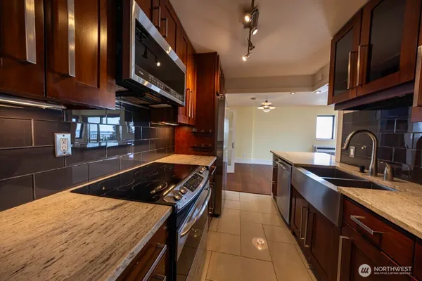 $4,695 | 7 Highland Drive, Unit 301, Seattle, WA 98109