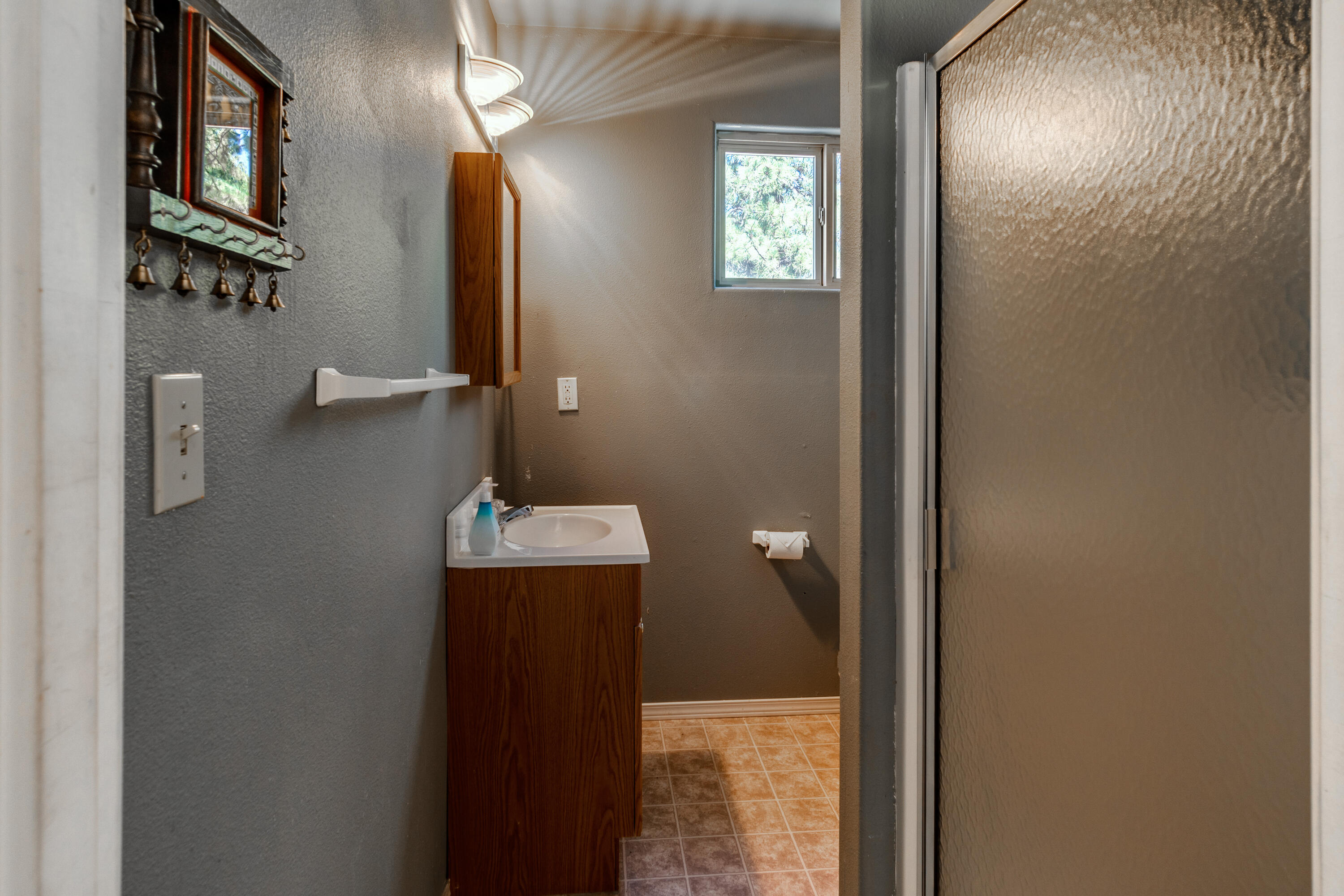19238 Baker Road Bend, OR 97702 - Photo 40 of 64 Art Studio with Full Bath above Shop