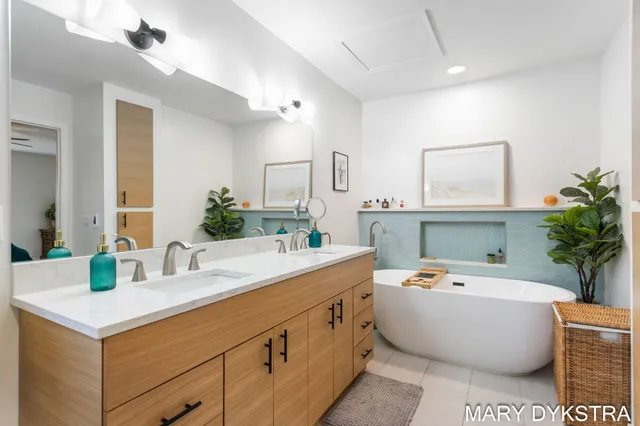 $729,000 | 145 Bay Meadows Drive, Holland, MI 49424