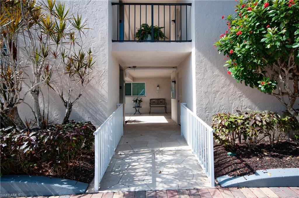 13 High Point Circle North, Unit 209 Naples, FL 34103 - Photo 31 of 33