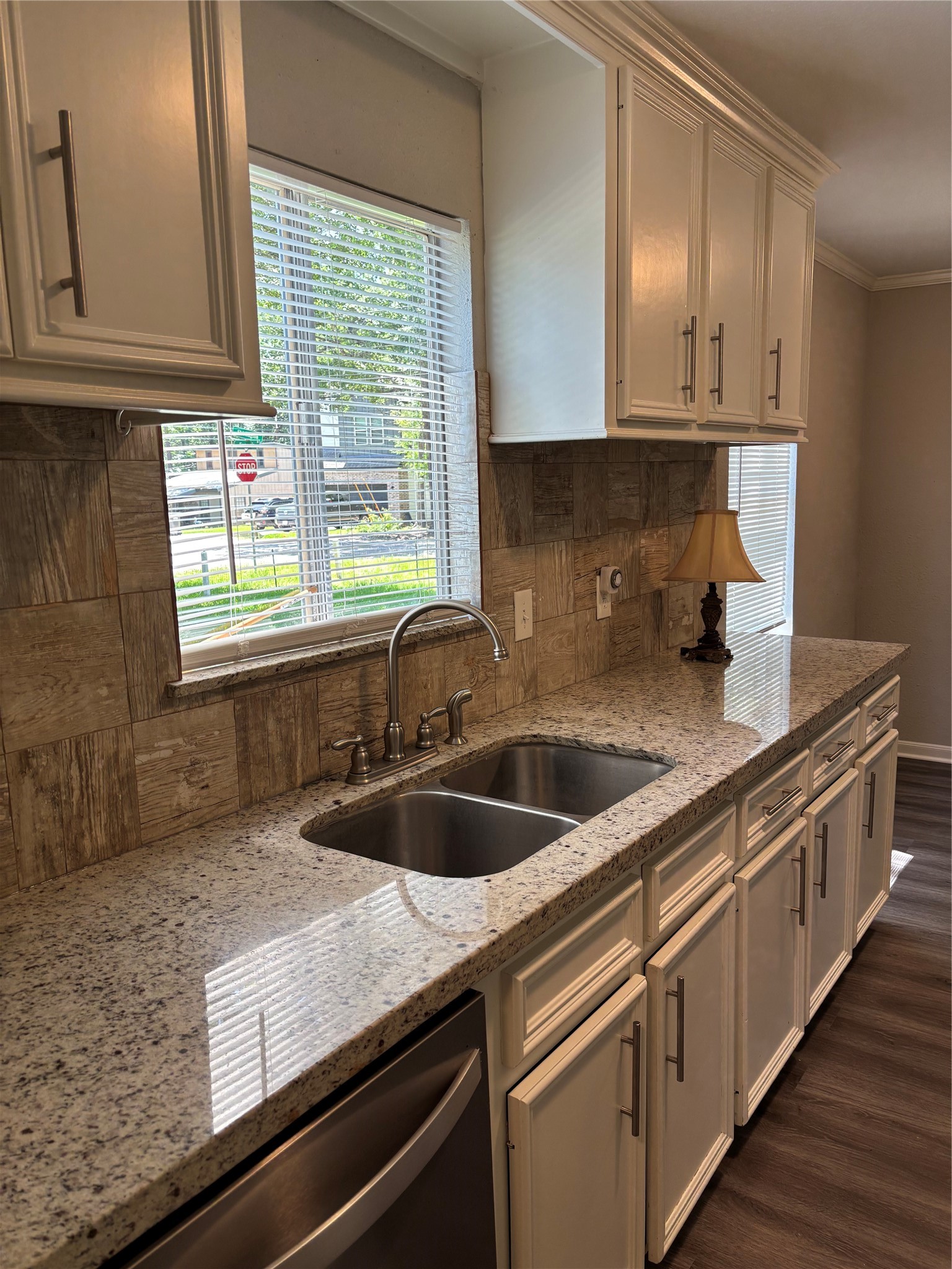 410 Shirlington Road Conroe, TX 77316 - Photo 8 of 13