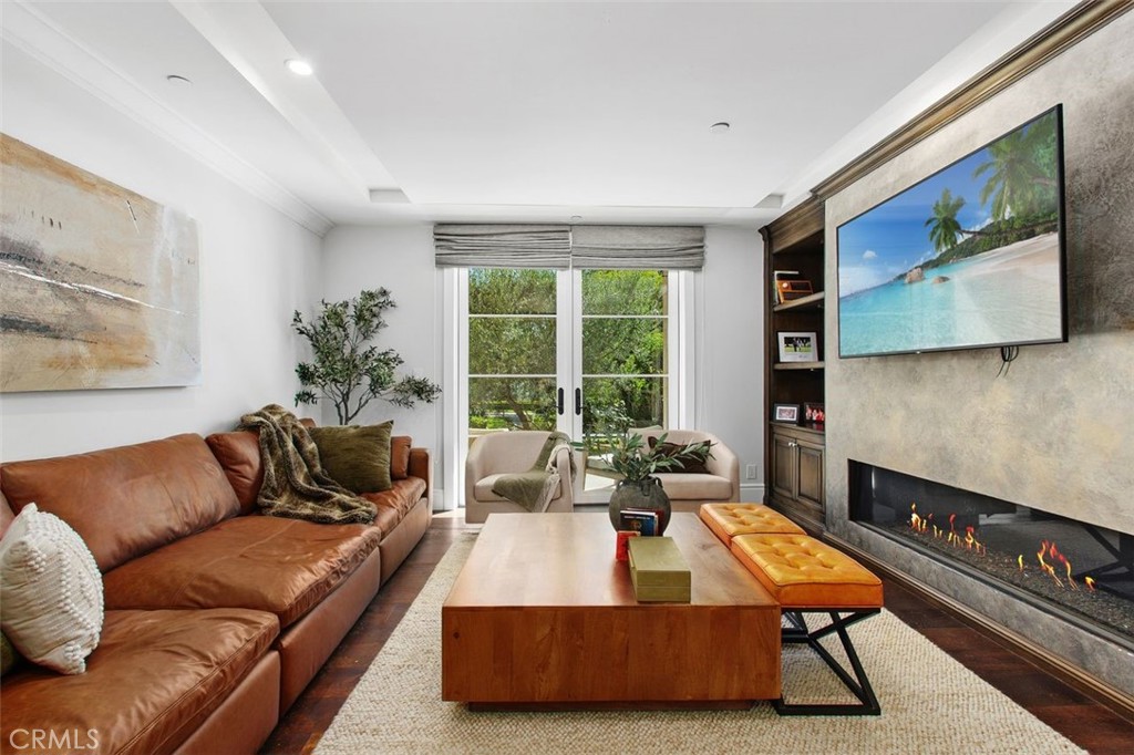 4 Inverness Lane Newport Beach, CA 92660 - Photo 25 of 56 a living room with furniture and a flat screen tv