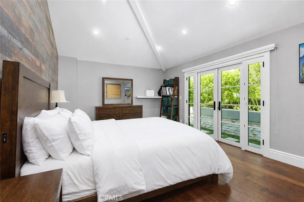 4 Inverness Lane Newport Beach, CA 92660 - Photo 30 of 56 a bedroom with a large bed and a large window