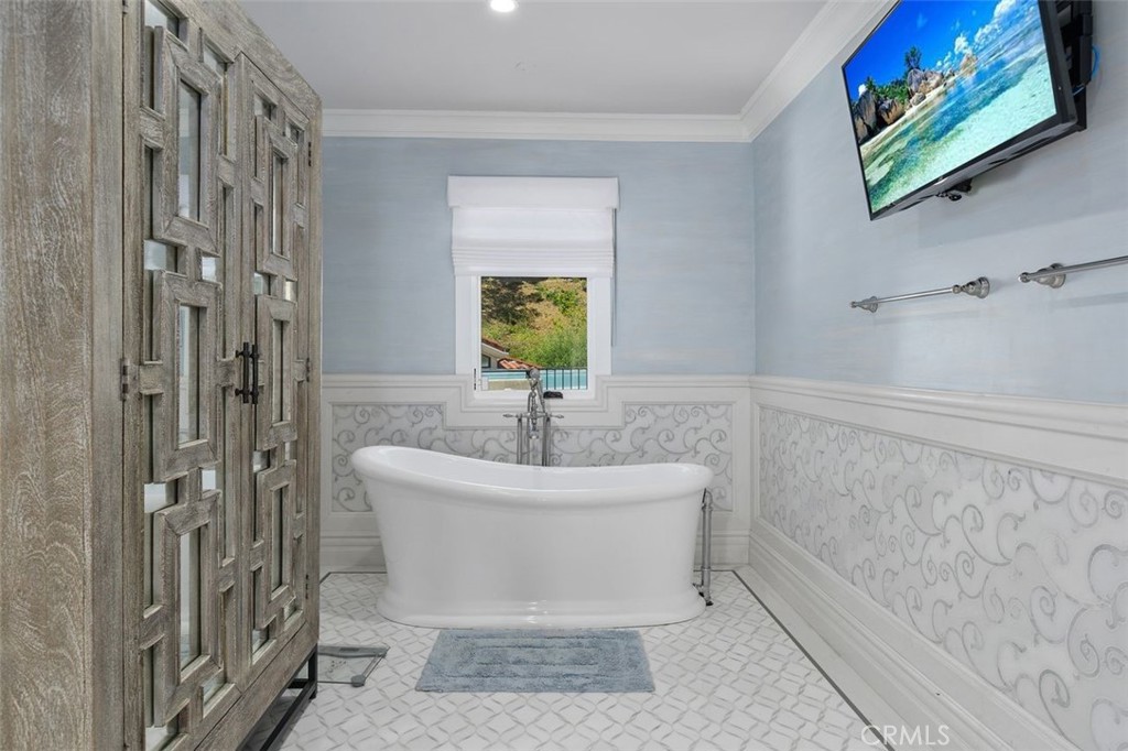 4 Inverness Lane Newport Beach, CA 92660 - Photo 34 of 56 a bathroom with a sink and a mirror
