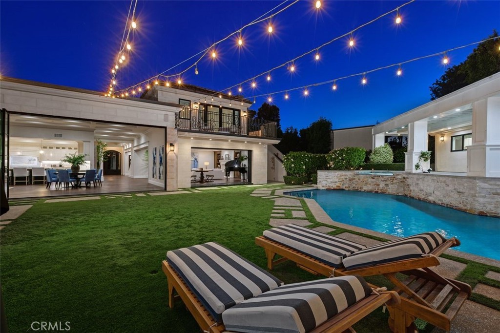 4 Inverness Lane Newport Beach, CA 92660 - Photo 54 of 56 a view of a patio with table and chairs with plants and wooden fence