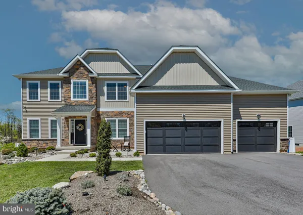 $1,150,000 | 2595 Stonewall Drive, Center Valley, PA 18034