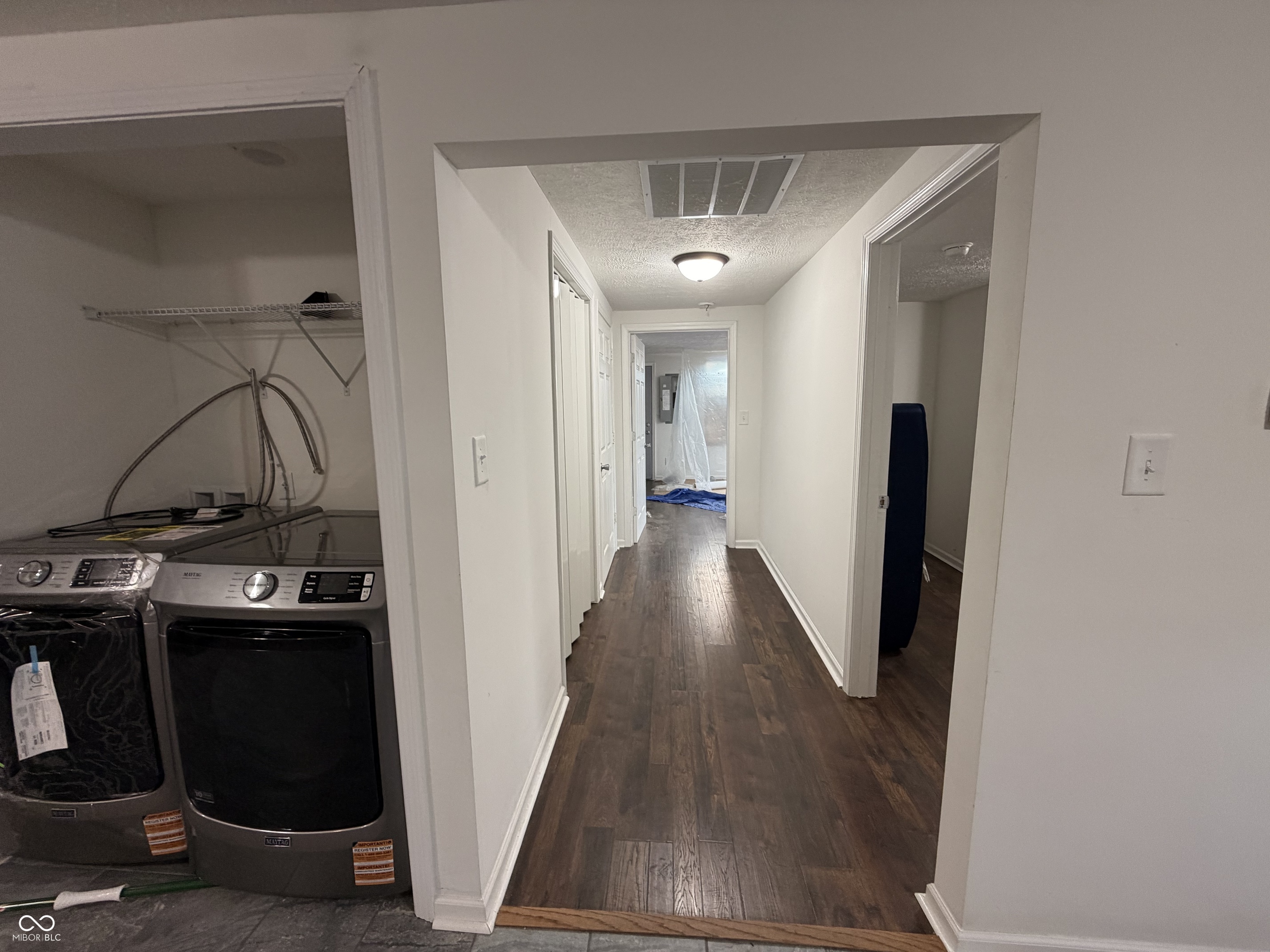 621 Della Road Columbus, IN 47203 - Photo 8 of 12 Gallery Image 8