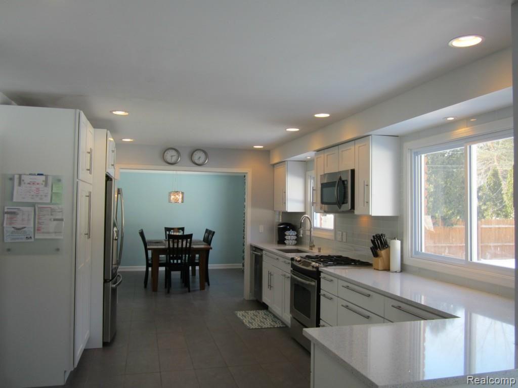 754 Birch Tree Lane Rochester Hills, MI 48306 - Photo 12 of 53