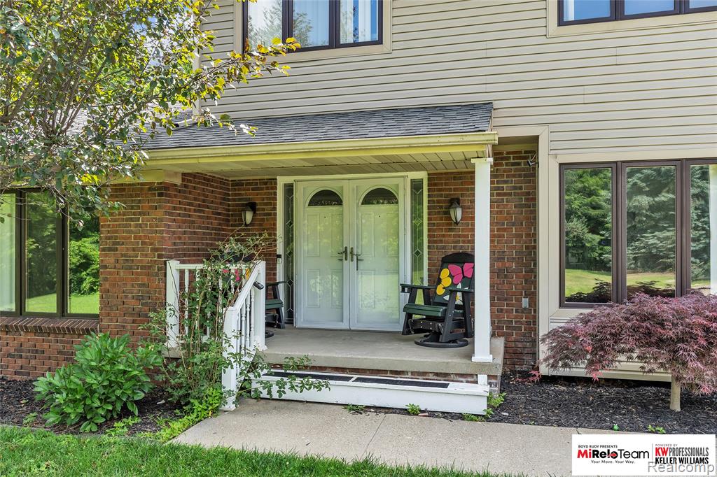 9844 Pine Knob Road Clarkston, MI 48348 - Photo 3 of 38