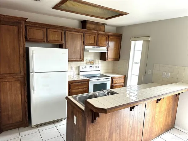 $975 | 2004 Angus Street, Mission, TX 78572