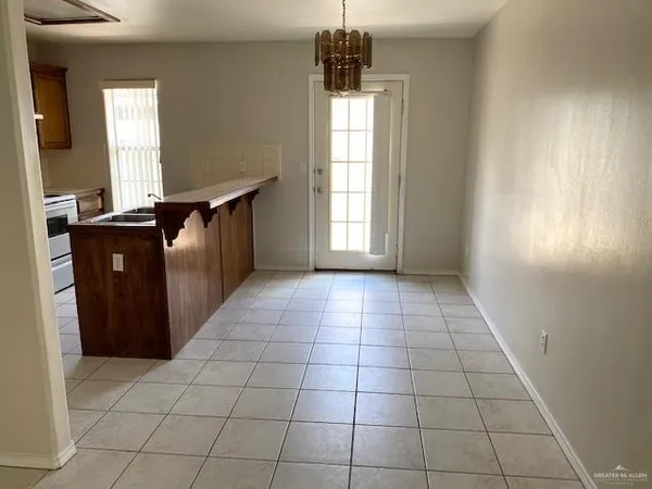 $975 | 2004 Angus Street, Mission, TX 78572