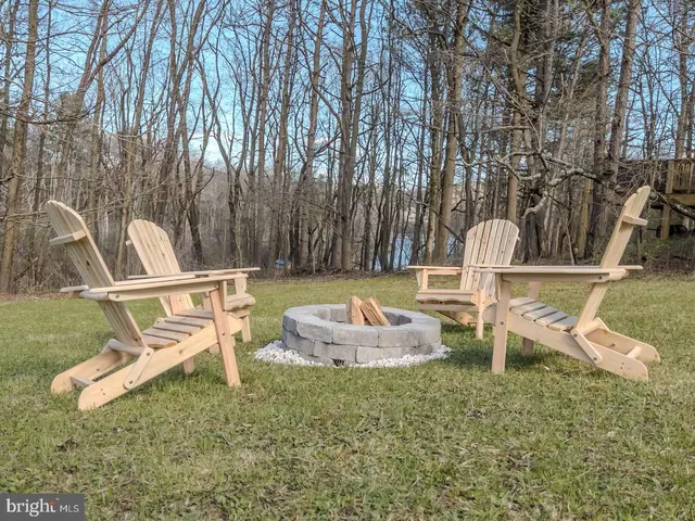a view of a house with a trees