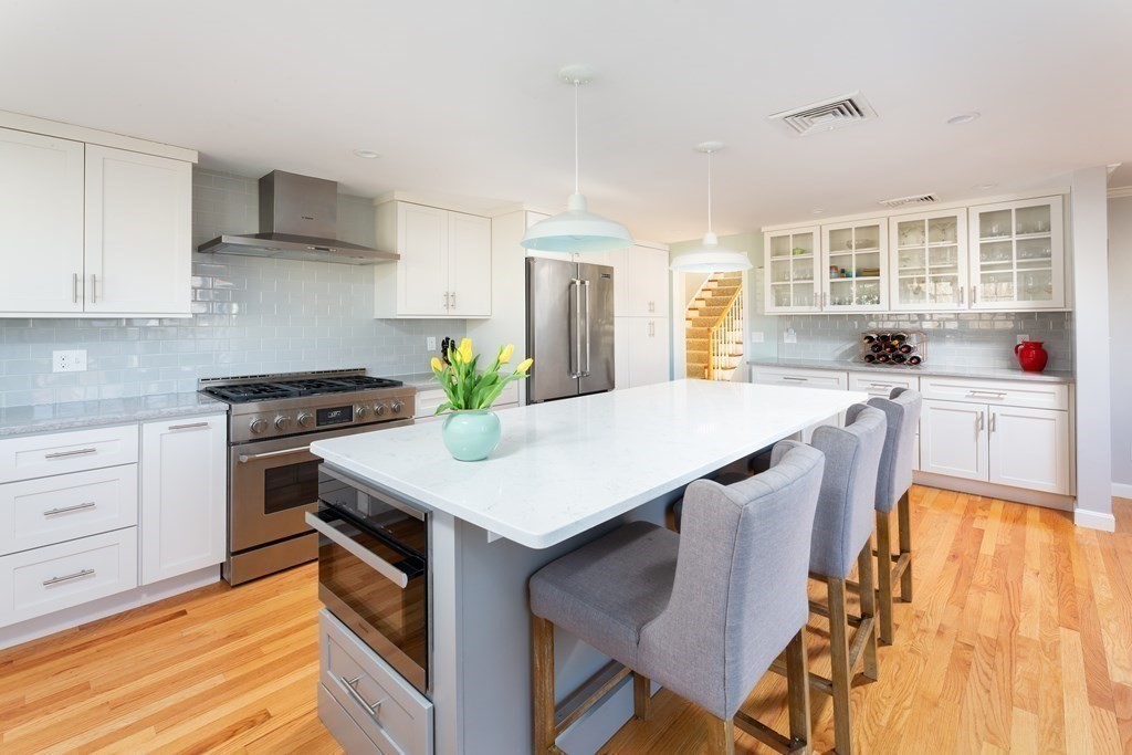 46 Gerald Road Milton, MA 02186 - Photo 7 of 30 Gallery Image 7