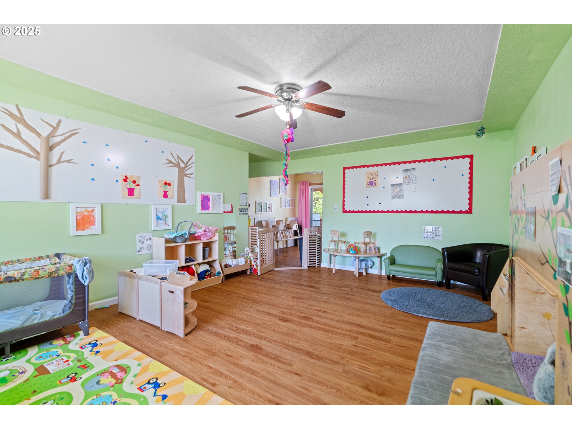 14124 Southeast Mill Street Portland, OR 97233 - Photo 4 of 48