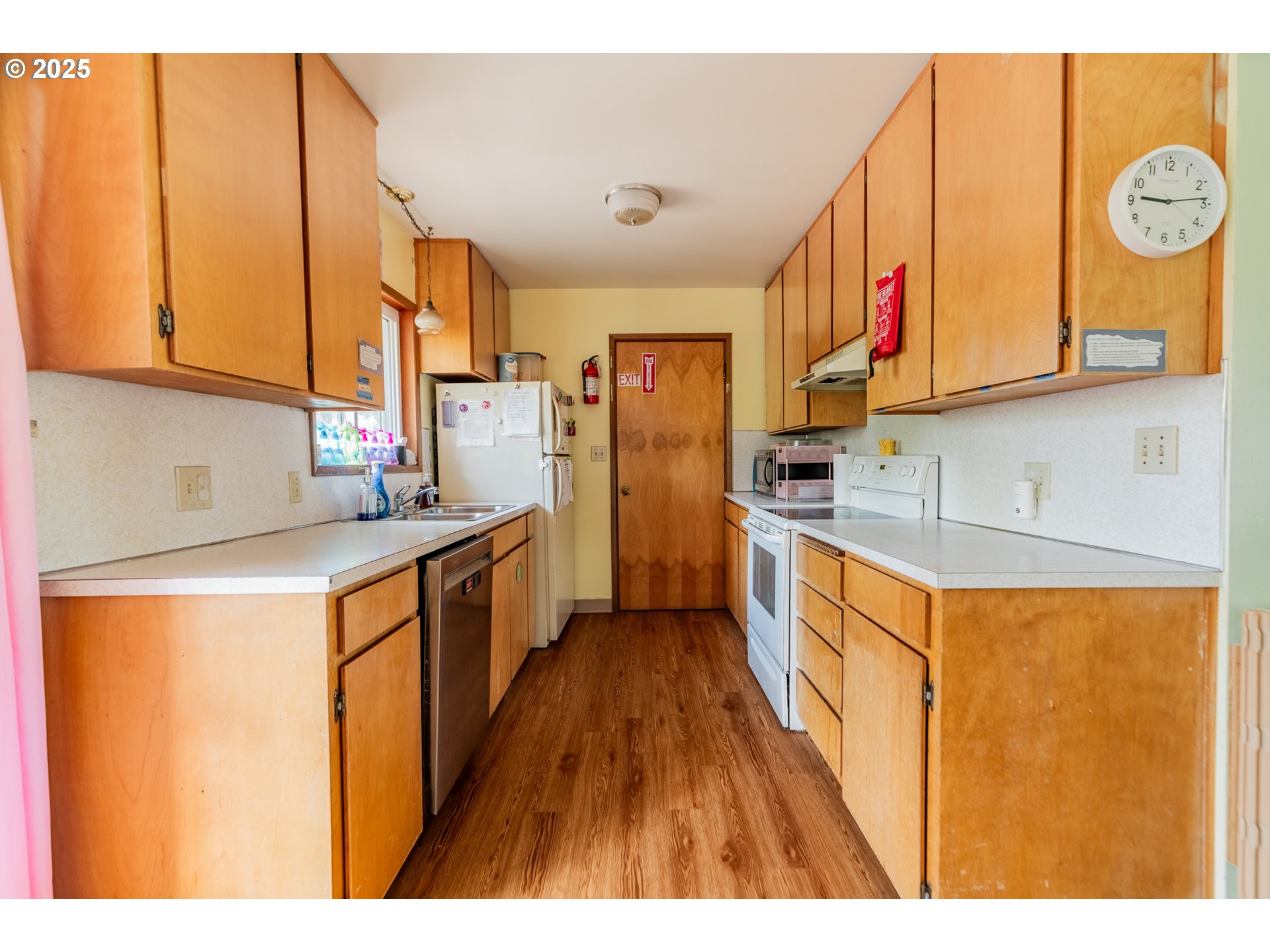 14124 Southeast Mill Street Portland, OR 97233 - Photo 8 of 48