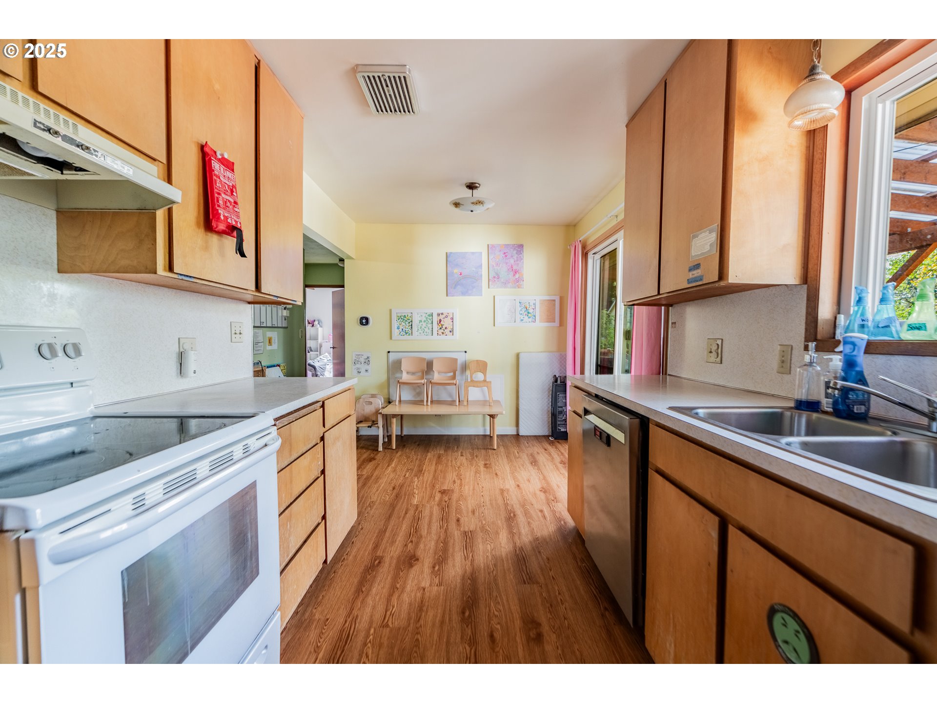 14124 Southeast Mill Street Portland, OR 97233 - Photo 9 of 48