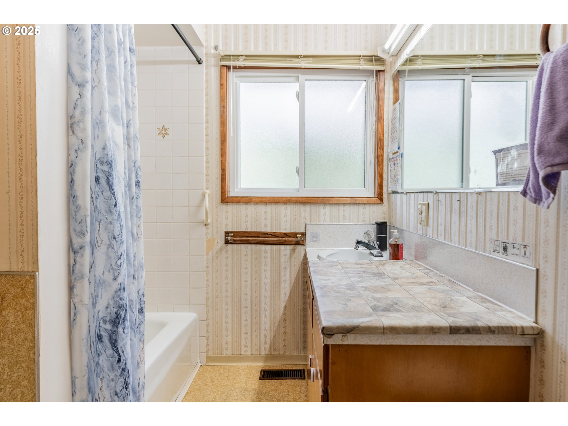 14124 Southeast Mill Street Portland, OR 97233 - Photo 10 of 48