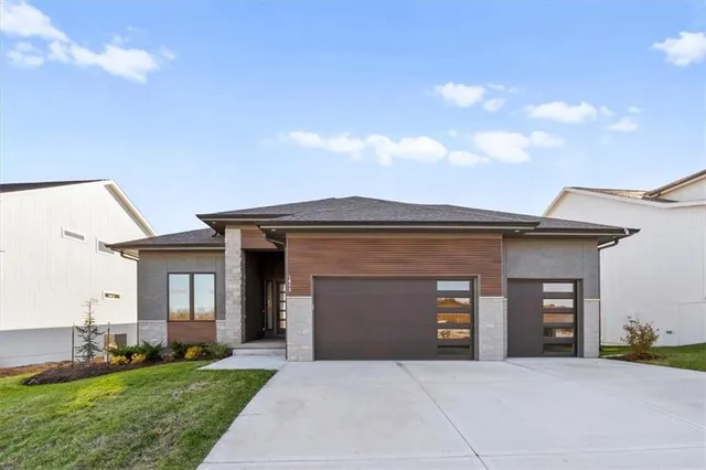 $725,000 | 1613 Southwest Arbor Park Drive, Lee's Summit, MO 64082