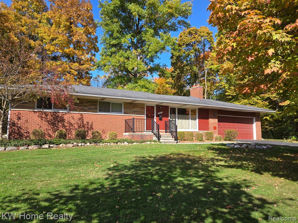 28401 Hawberry Road Farmington Hills, MI 48331 - Photo 1 of 34
