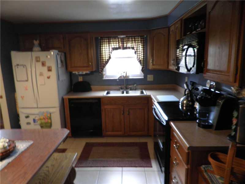 341 Crooks Road Apollo, PA 15613 - Photo 4 of 16 Kitchen. ALTERNATE VIEW OF KITCHEN AND COUNTER LAYOUT.