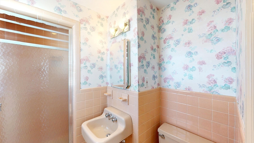 33 Gregory Road Wakefield, MA 01880 - Photo 12 of 19