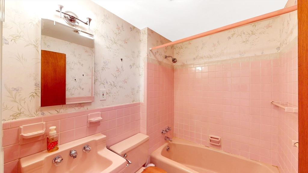 33 Gregory Road Wakefield, MA 01880 - Photo 13 of 19