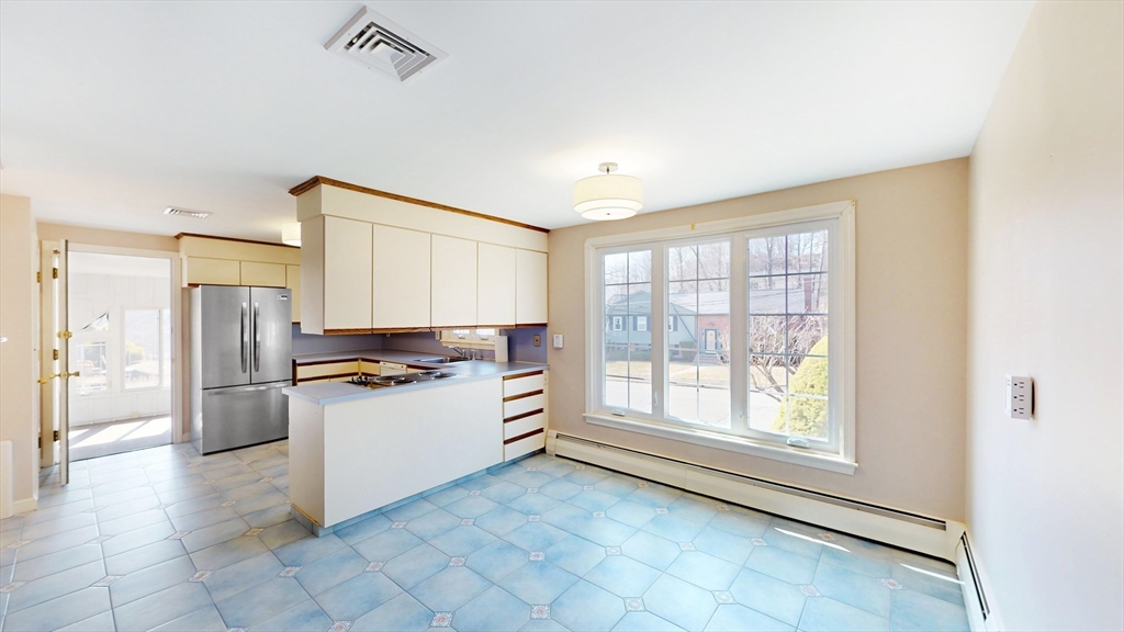 33 Gregory Road Wakefield, MA 01880 - Photo 7 of 19