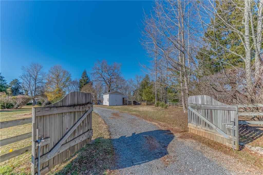 5975 Hunting Country Road Tryon, NC 28782 - Photo 5 of 47