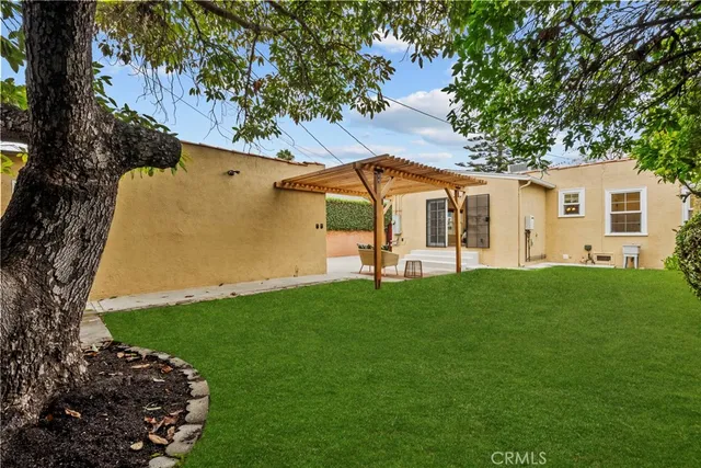 a view of a house with a backyard
