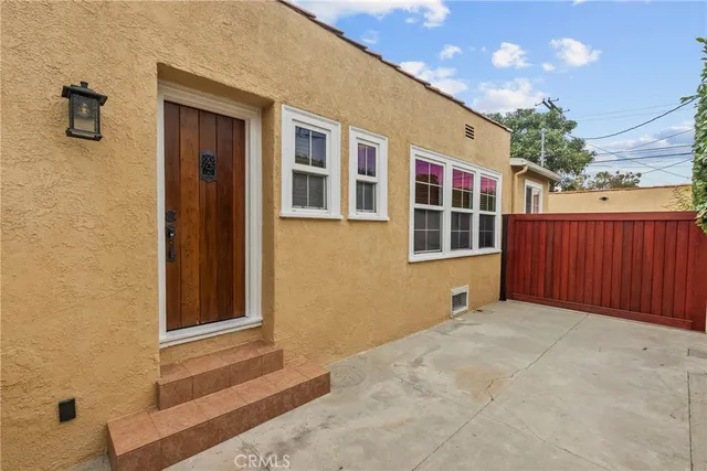 $1,299,000 | 2928 11th Avenue, Los Angeles, CA 90018
