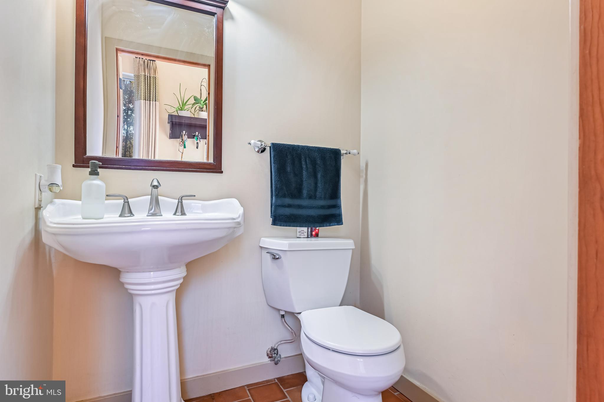 4921 Idlewilde Road Shady Side, MD 20764 - Photo 34 of 58 Convenient Main Level Half/Guest Bath