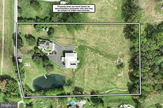 an aerial view of a house having yard