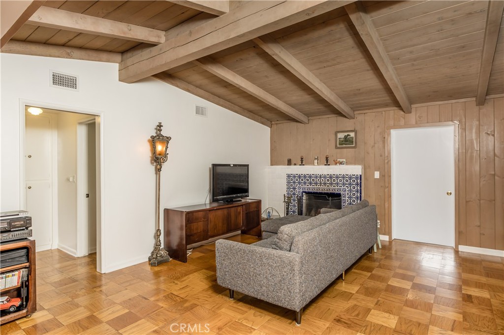 7129 Samoa Place Tujunga, CA 91042 - Photo 8 of 29