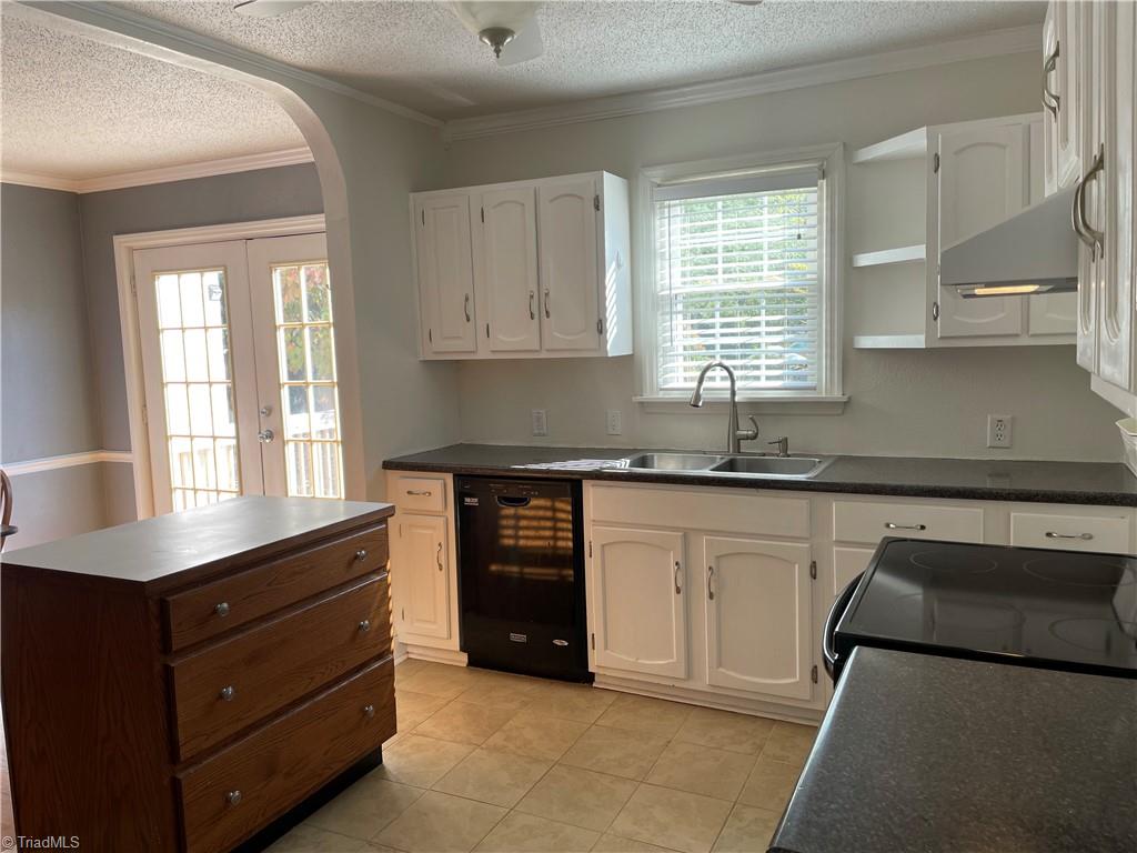 4038 Robinhood Road Winston-Salem, NC 27106 - Photo 8 of 23 Gallery Image 8
