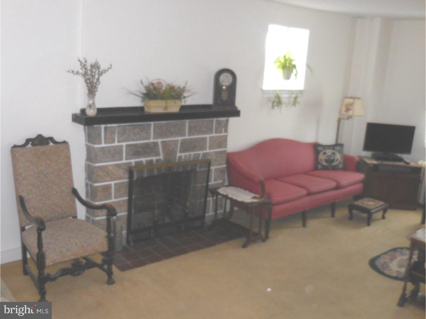 9 Kathmere Road Havertown, PA 19083 - Photo 8 of 21 Living Room