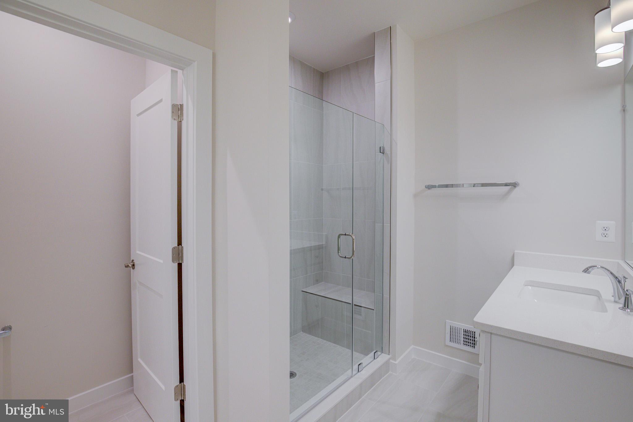 14138 Gypsum Loop Chantilly, VA 20151 - Photo 25 of 36 View of Primary Bath