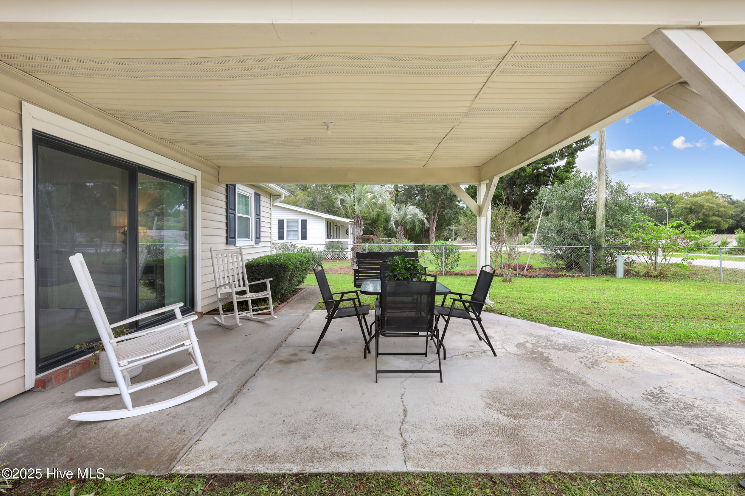 131 Bryan Road Wilmington, NC 28412 - Photo 4 of 29 4_img_9643