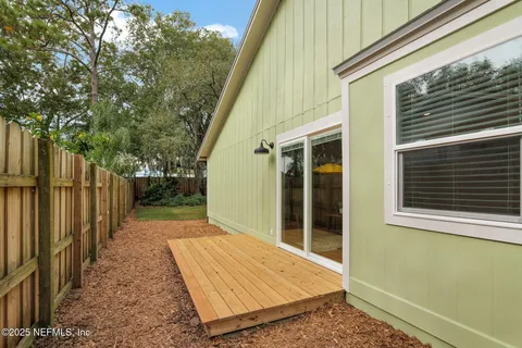 a view of a backyard with pathway
