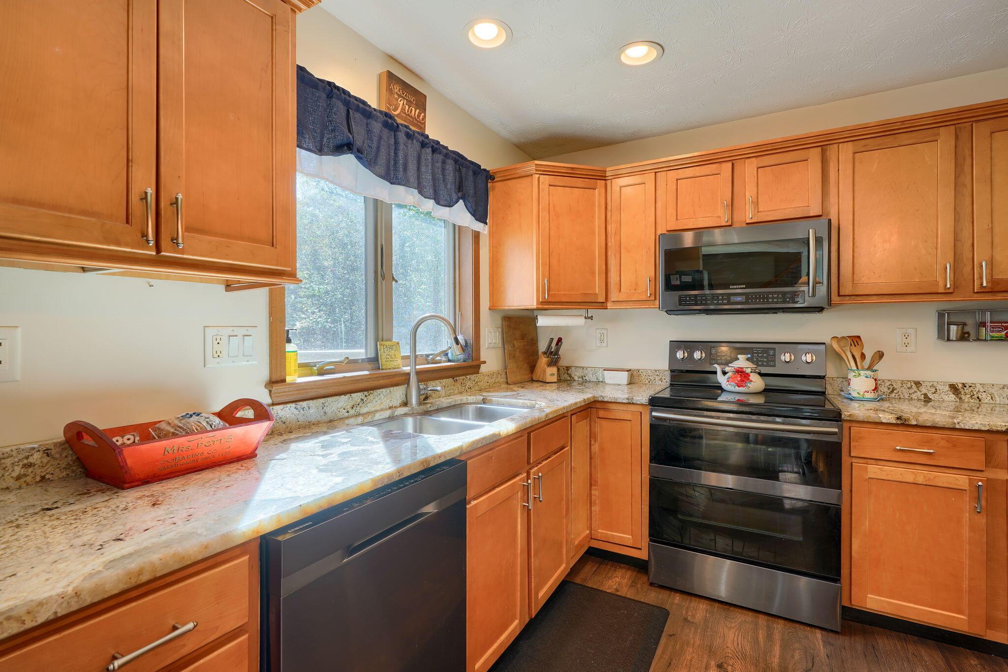 1408 Hanley Road Jackson, OH 45640 - Photo 22 of 54 22. Kitchen (2)